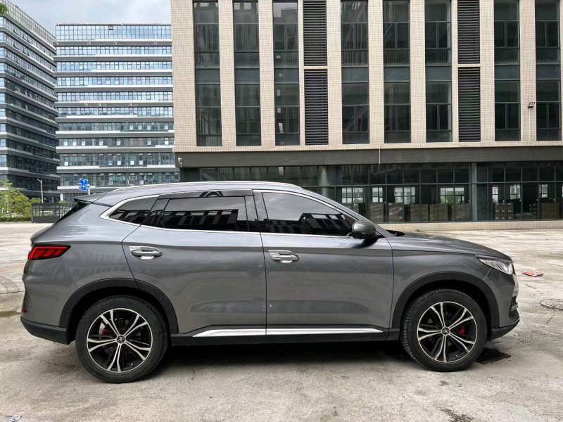 广州22年比亚迪宋8