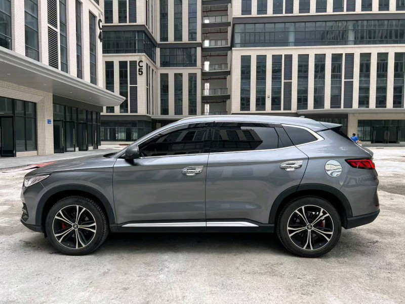 广州22年比亚迪宋9