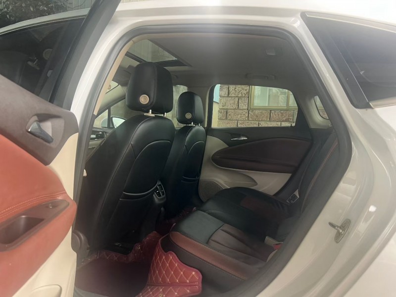 徐州17年别克威朗8