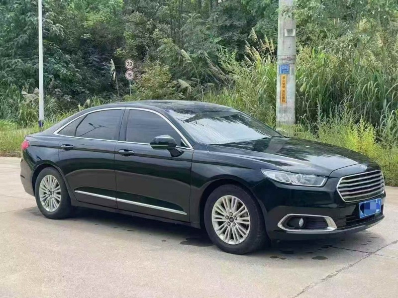 常德19年福特金牛座2