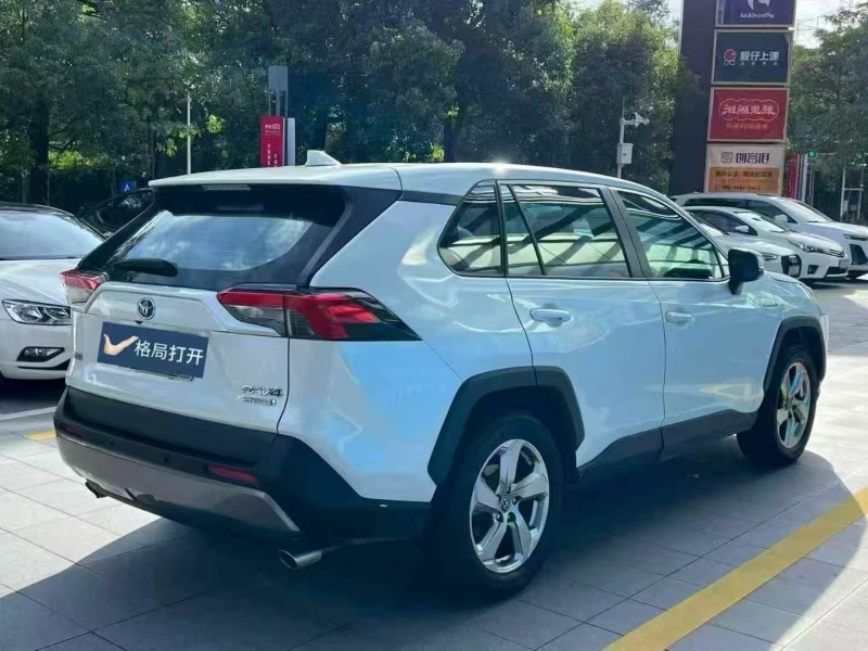 广州22年丰田RAV4荣放8