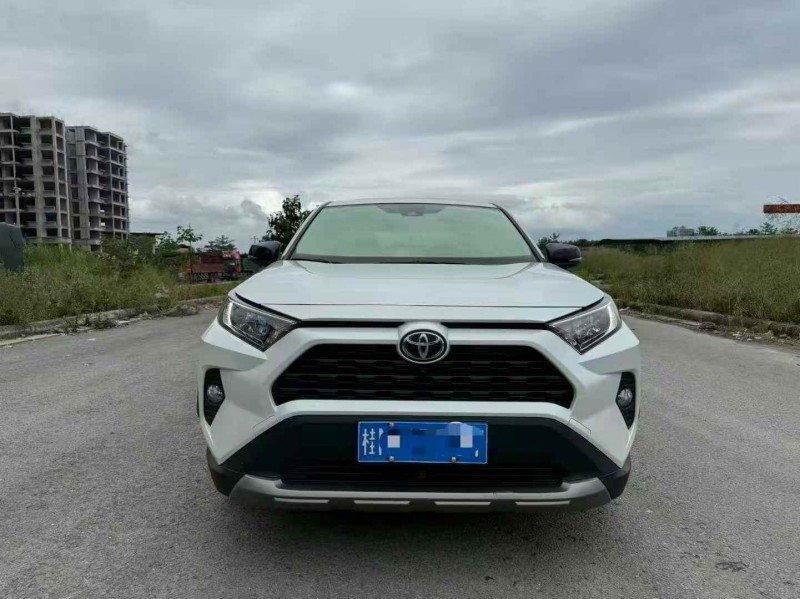防城港23年丰田RAV4荣放1