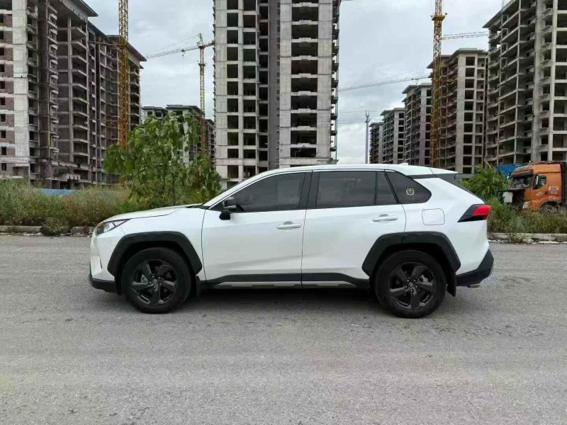 防城港23年丰田RAV4荣放6