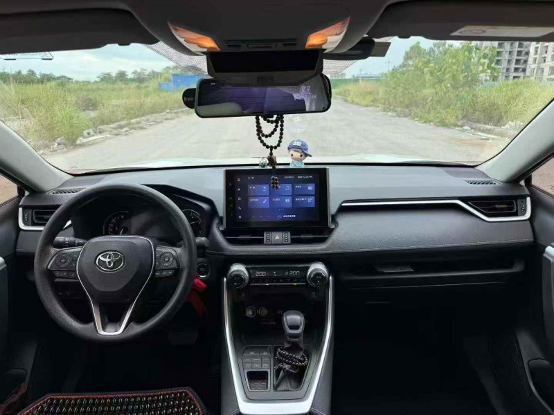 防城港23年丰田RAV4荣放7