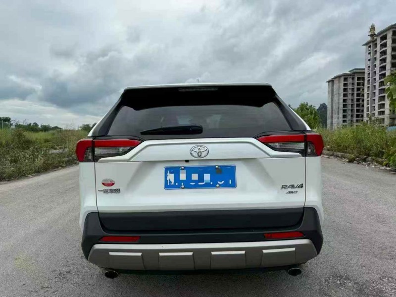 防城港23年丰田RAV4荣放8
