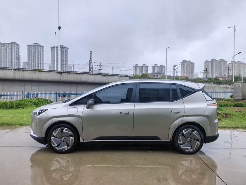 襄阳22年合创汽车Z038