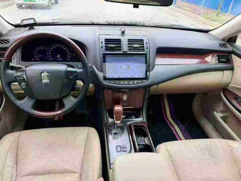 南宁12年丰田皇冠5