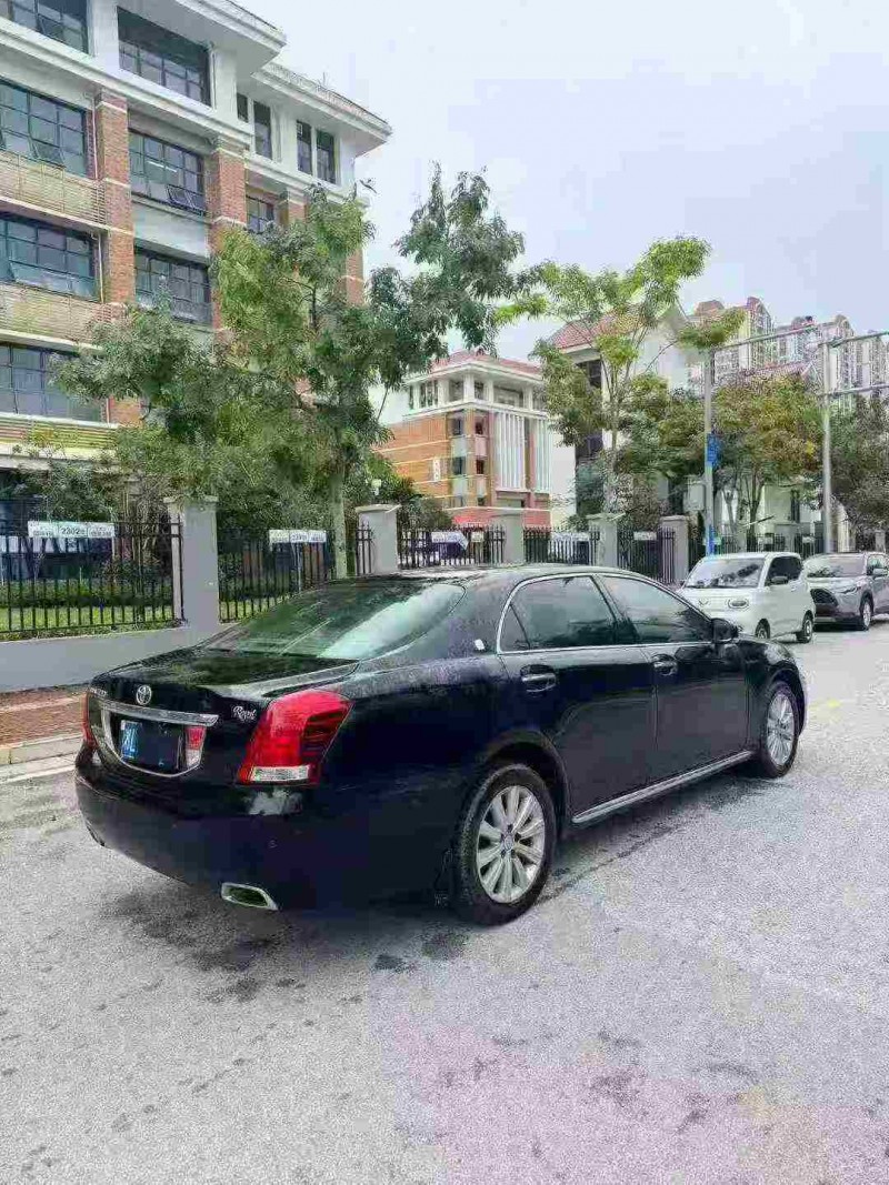 南宁12年丰田皇冠7