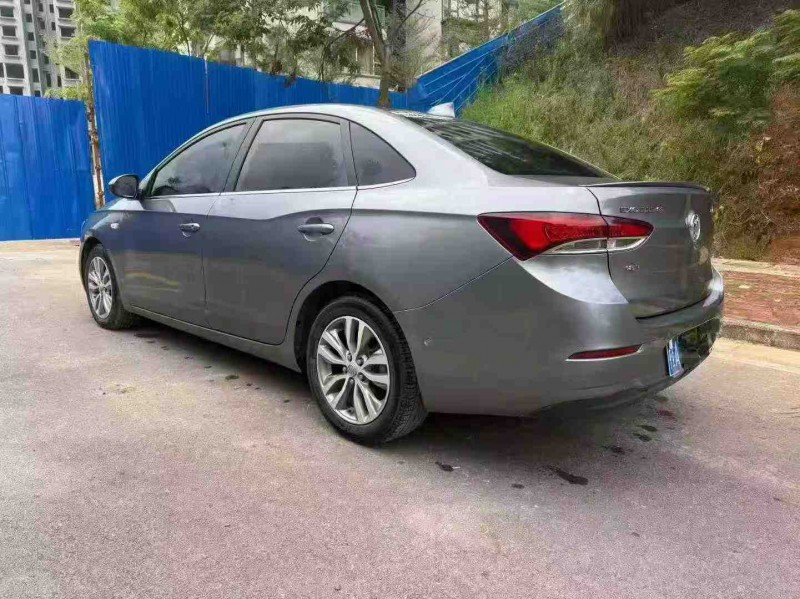 南宁18年别克英朗7