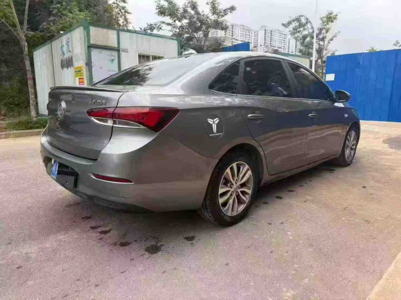 南宁18年别克英朗8