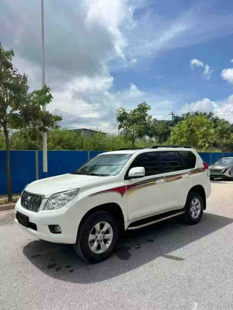 南宁12年丰田普拉多3