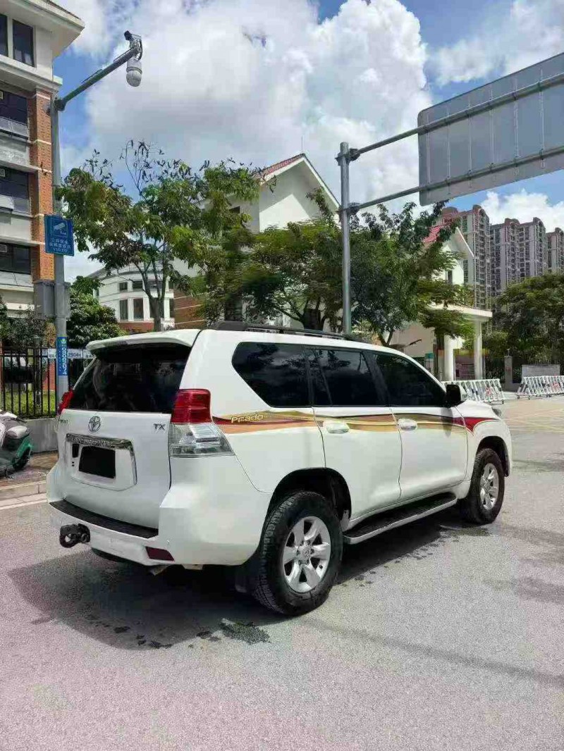 南宁12年丰田普拉多8