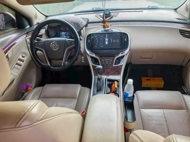 襄阳15年别克君越5