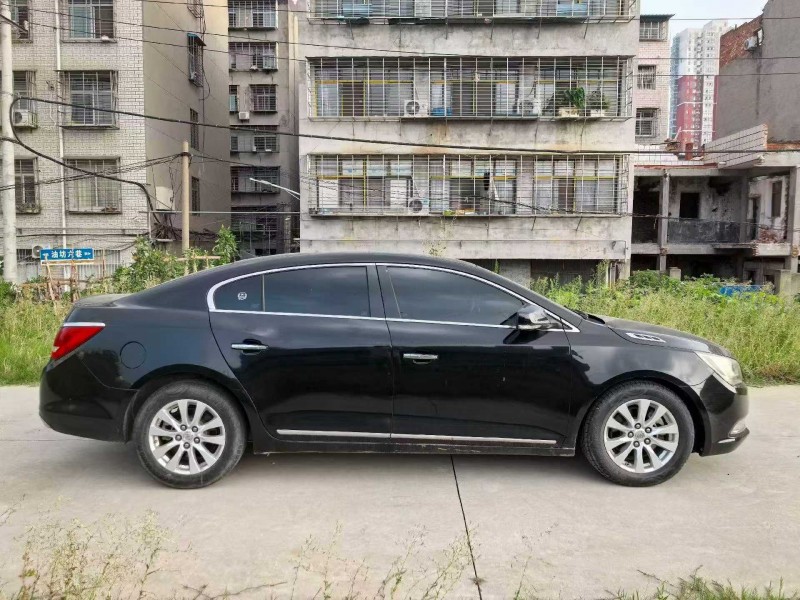 襄阳15年别克君越8