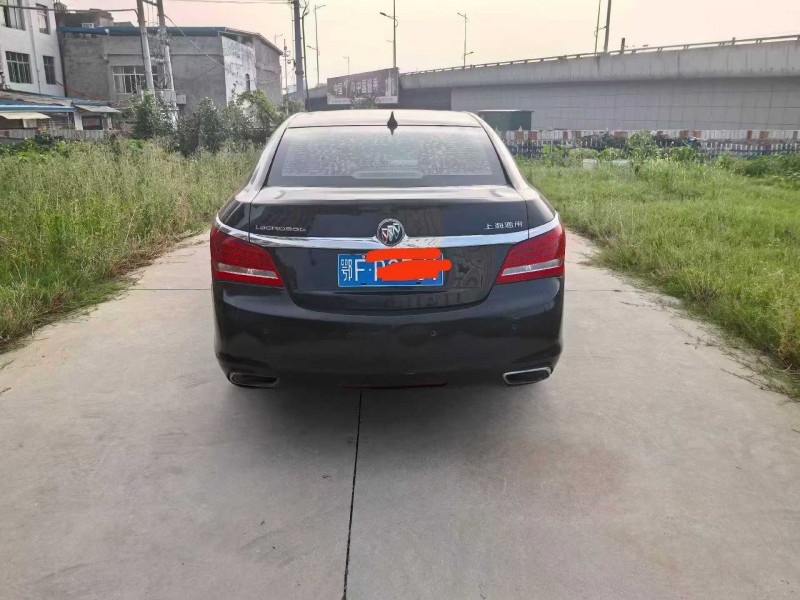 襄阳15年别克君越9