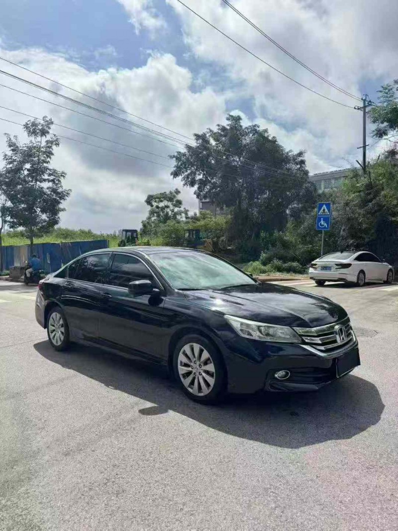 南宁15年本田雅阁3