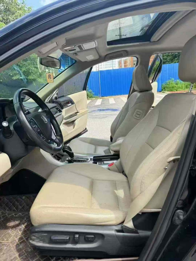 南宁15年本田雅阁4