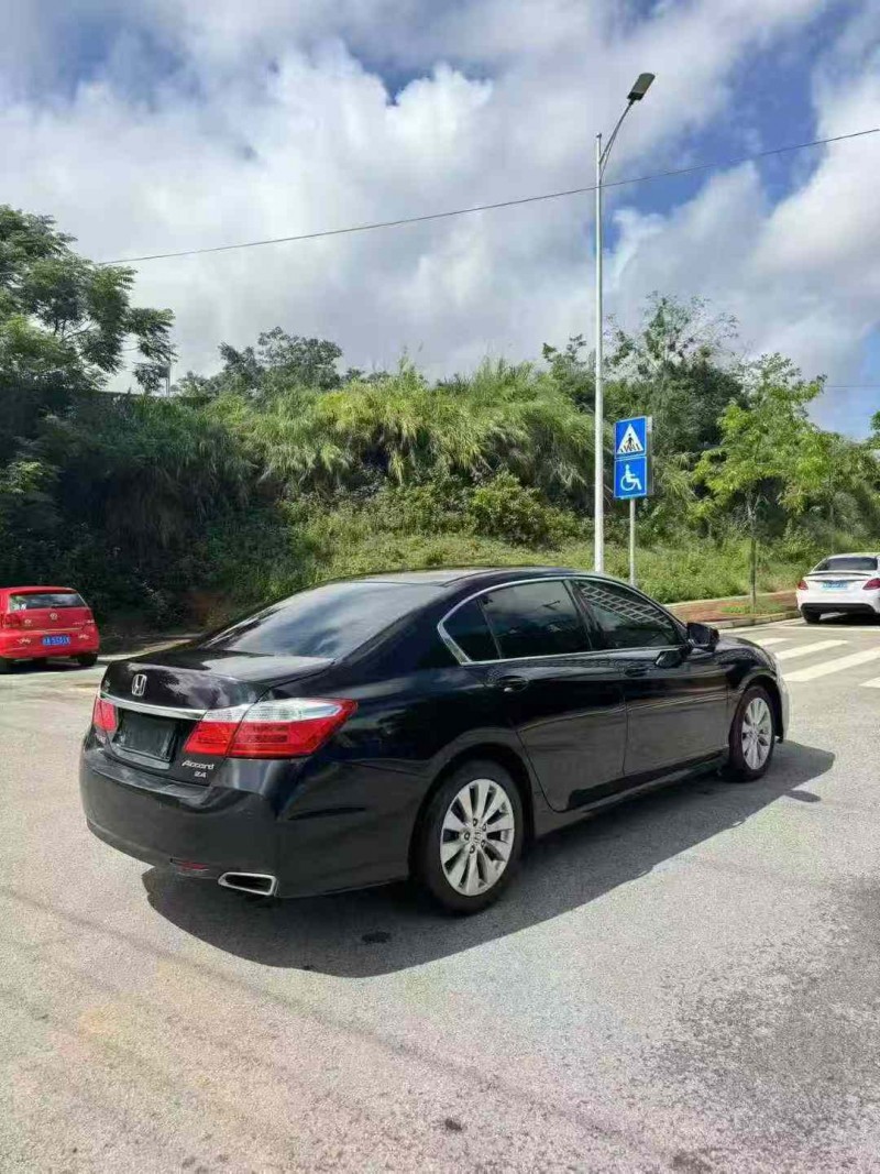 南宁15年本田雅阁7