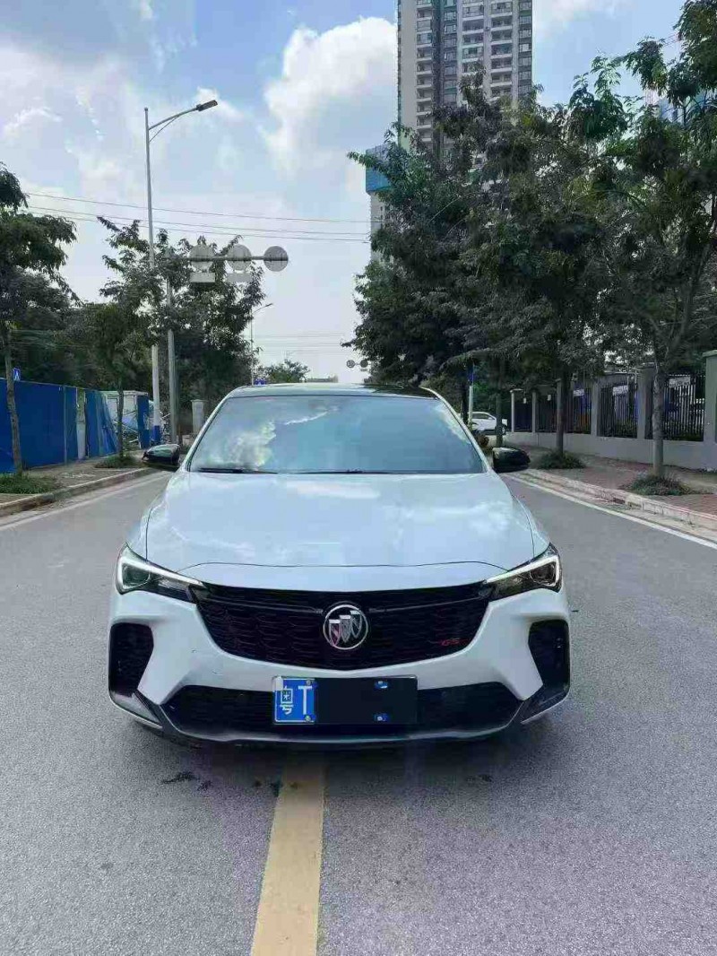 南宁22年别克威朗1