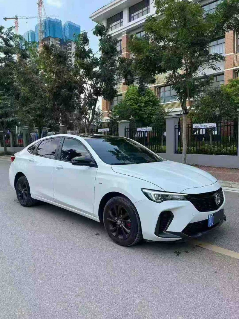 南宁22年别克威朗2