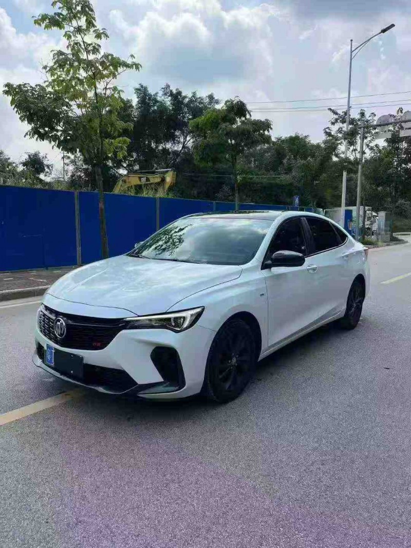 南宁22年别克威朗3