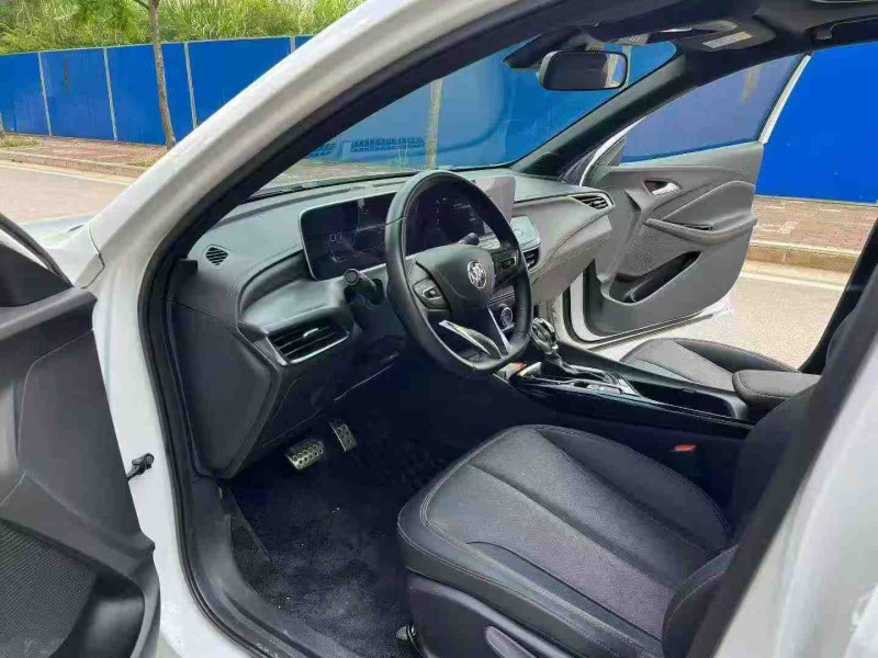 南宁22年别克威朗4