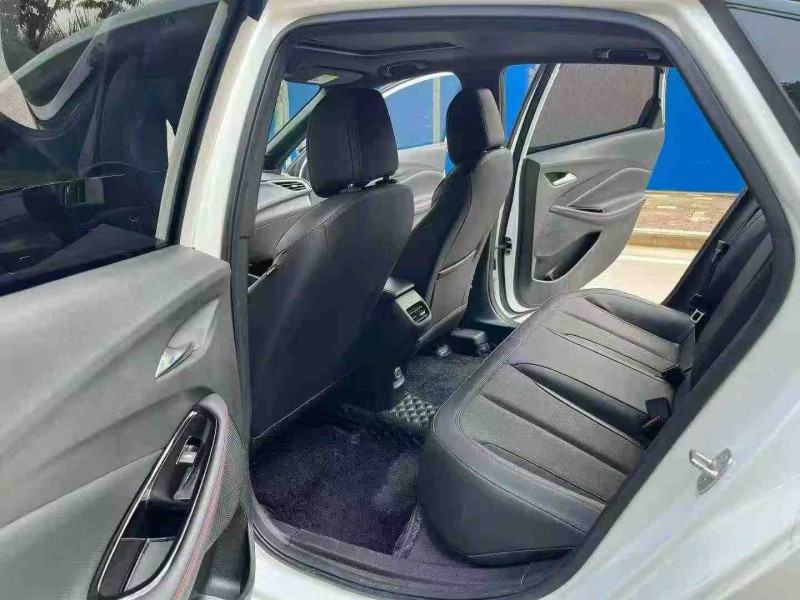 南宁22年别克威朗6