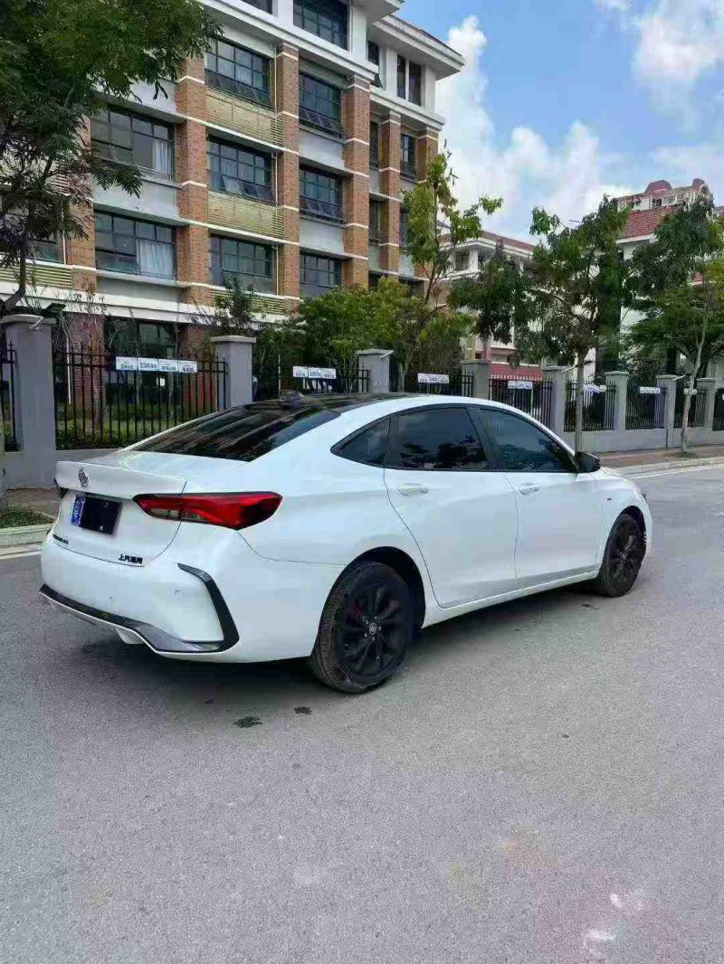 南宁22年别克威朗7