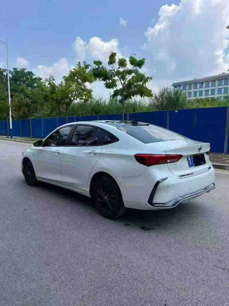 南宁22年别克威朗8