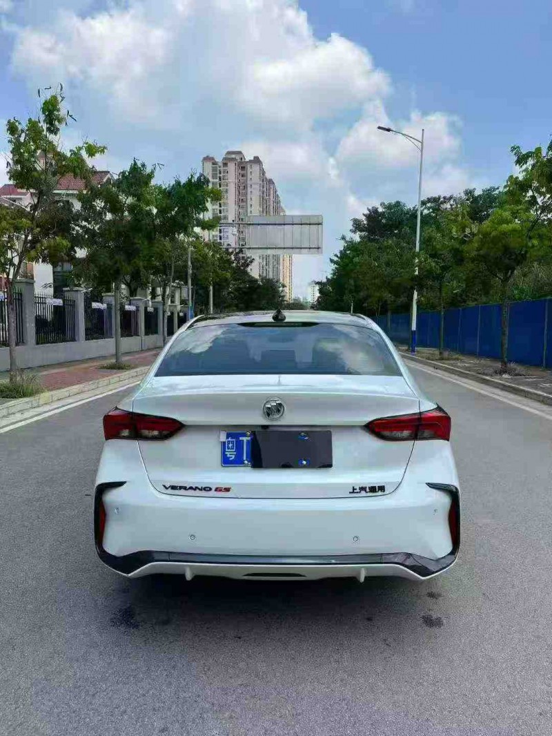 南宁22年别克威朗9