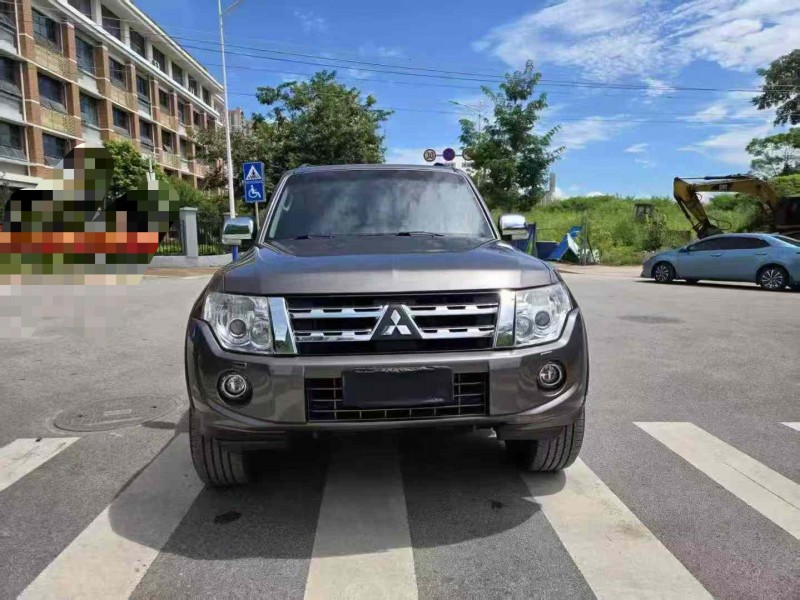 南宁14年三菱帕杰罗1