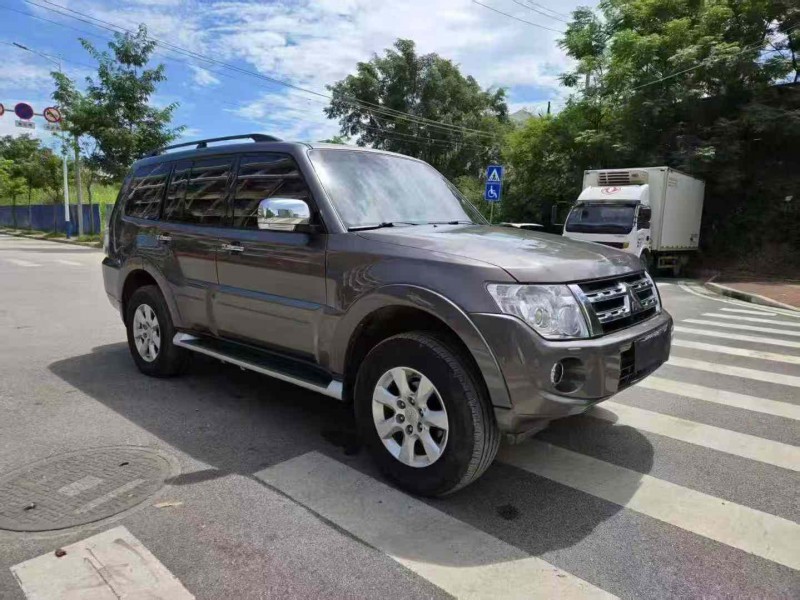 南宁14年三菱帕杰罗3