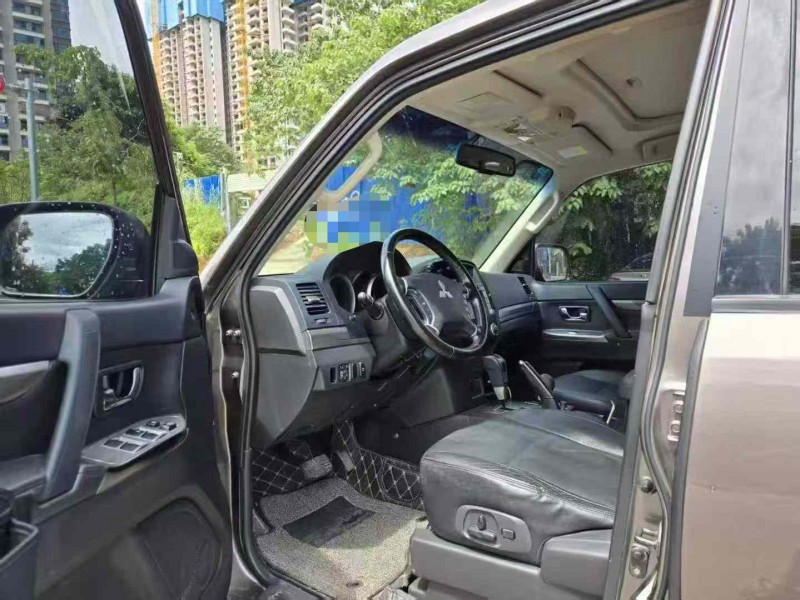 南宁14年三菱帕杰罗4