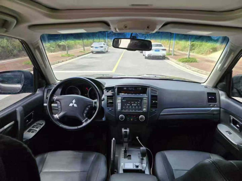 南宁14年三菱帕杰罗5