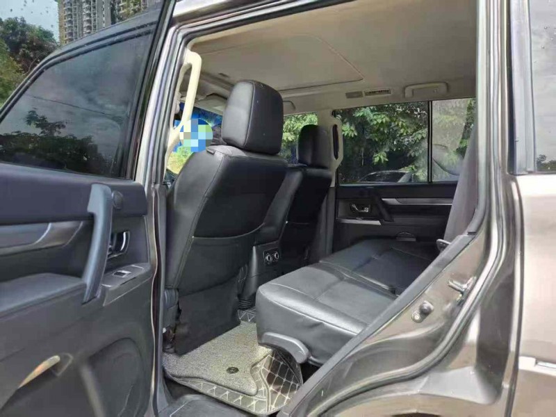 南宁14年三菱帕杰罗6