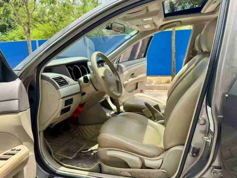 南宁17年日产轩逸4