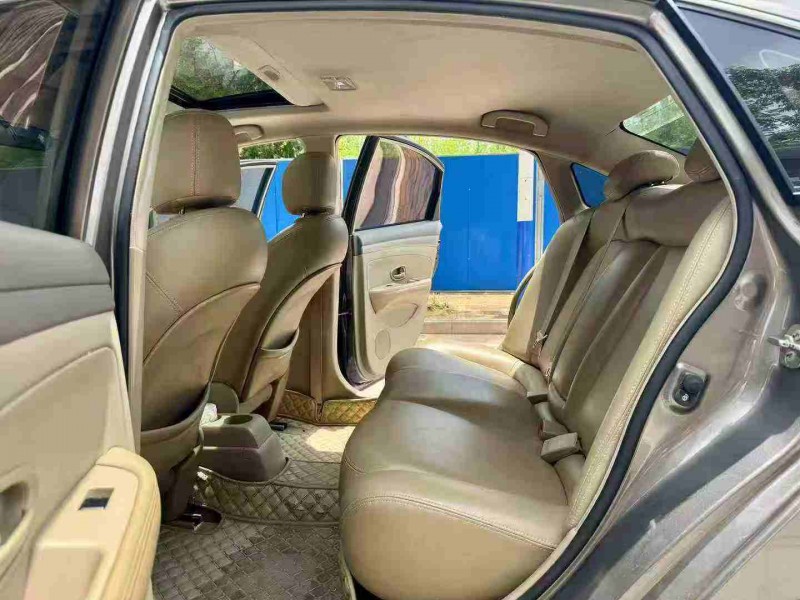 南宁17年日产轩逸6