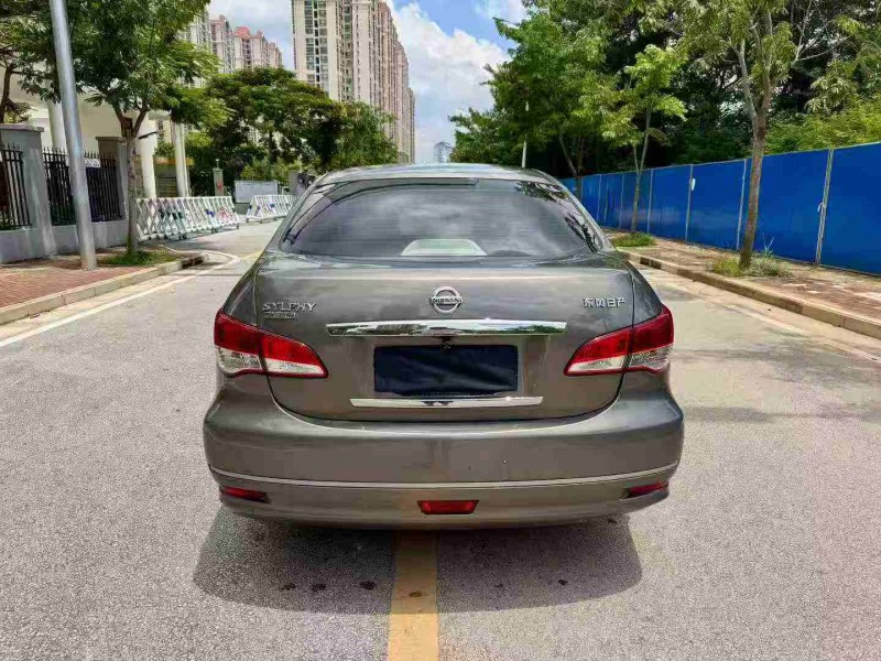 南宁17年日产轩逸9