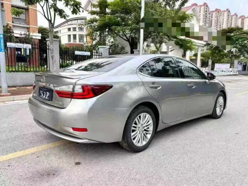 南宁18年雷克萨斯ES8