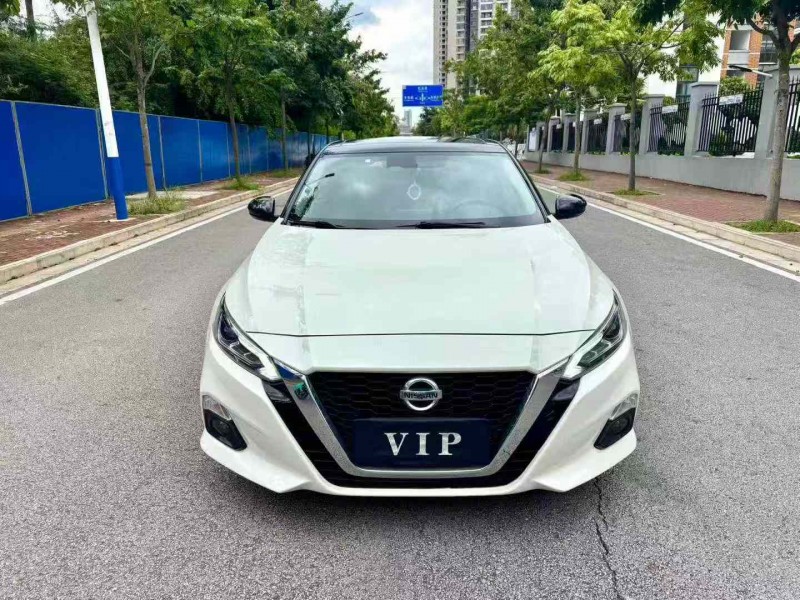 南宁21年日产天籁1