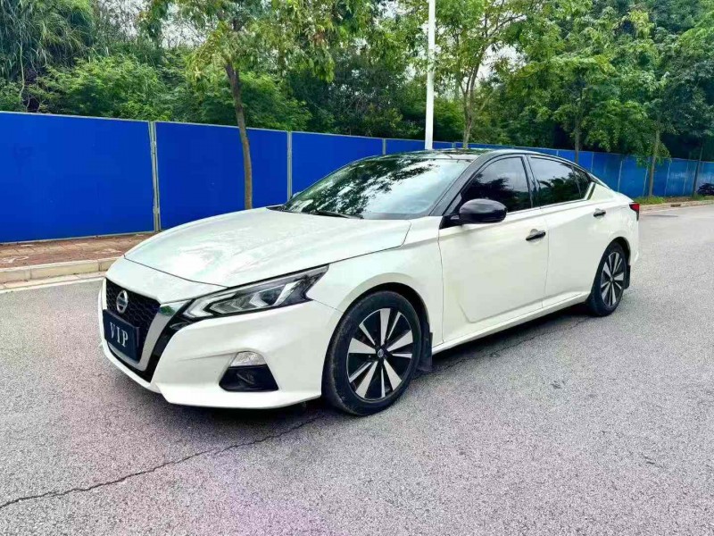 南宁21年日产天籁2