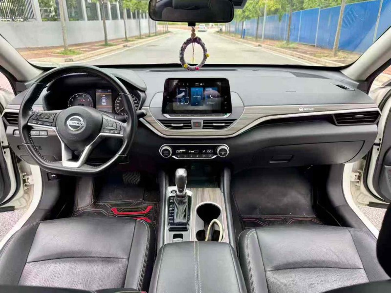 南宁21年日产天籁5