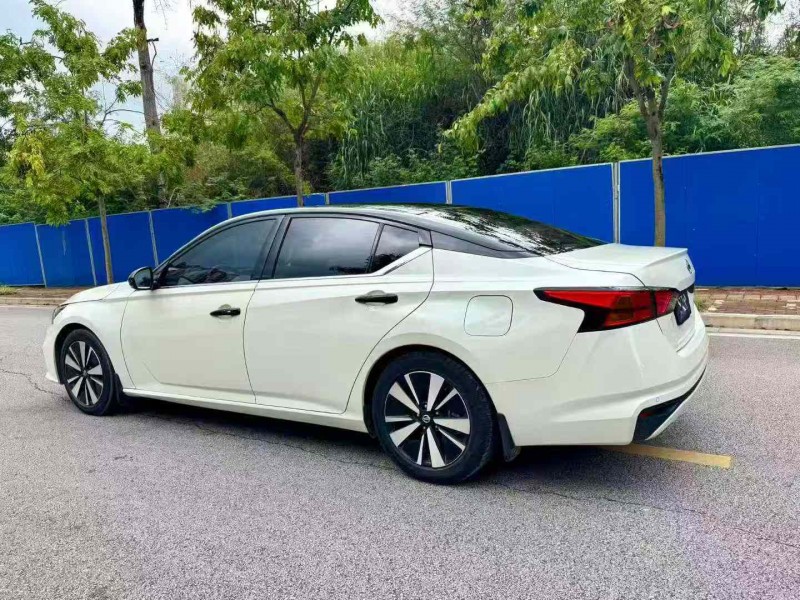 南宁21年日产天籁8