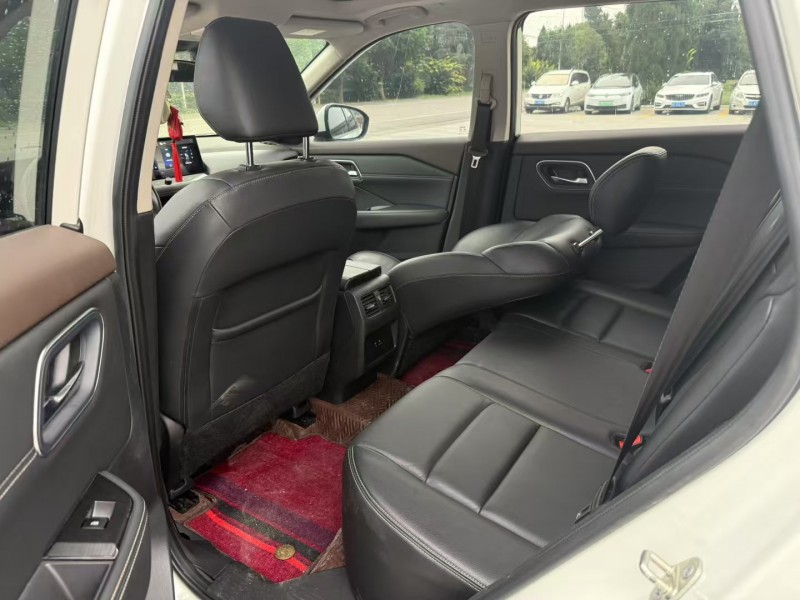 徐州21年日产奇骏6