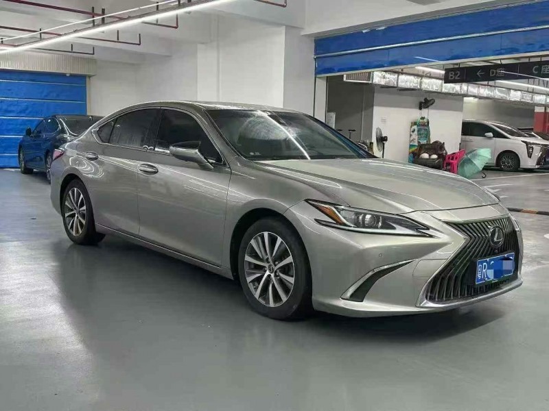 广州19年雷克萨斯ES2