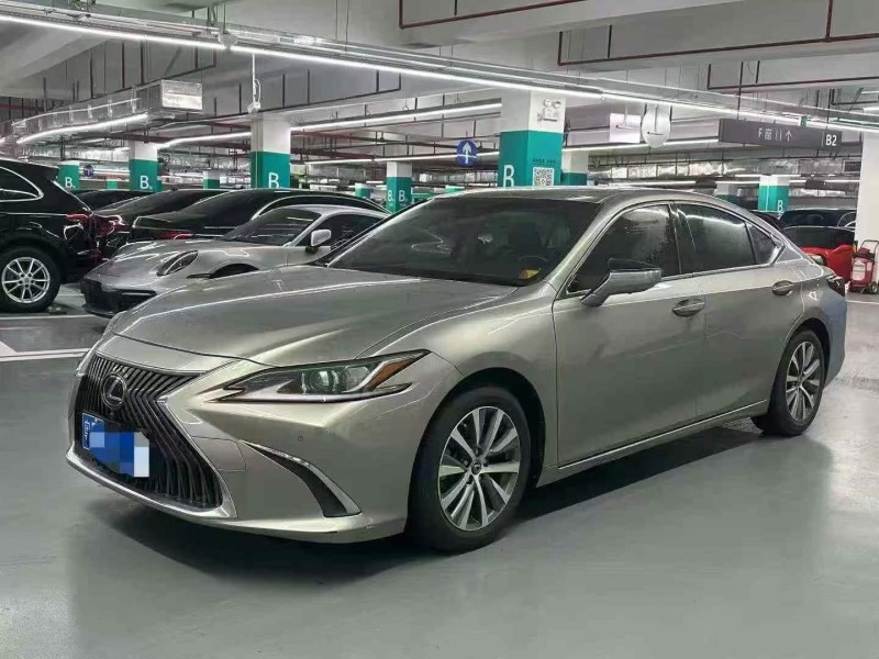 广州19年雷克萨斯ES3