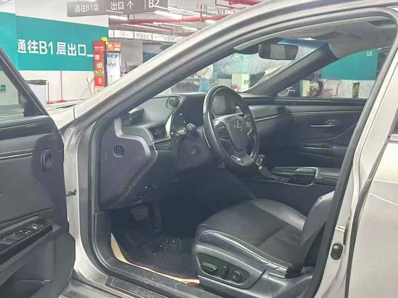 广州19年雷克萨斯ES4