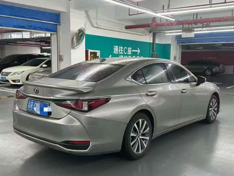 广州19年雷克萨斯ES7