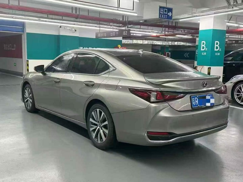 广州19年雷克萨斯ES8