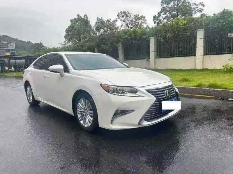 广州17年雷克萨斯ES2